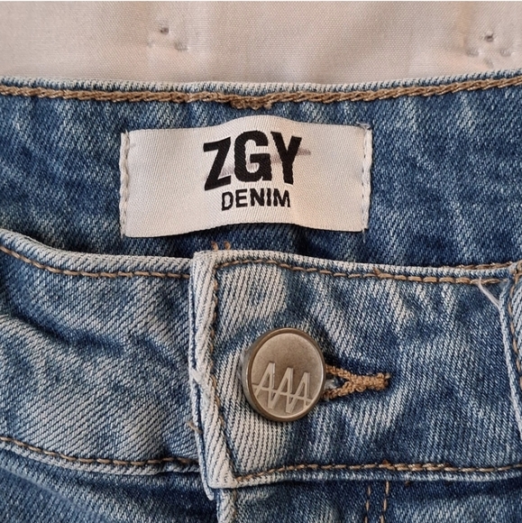 ZGY Denim Ripped Straight Leg Jean in Reality Blue Trash Denim - Picture 6 of 12